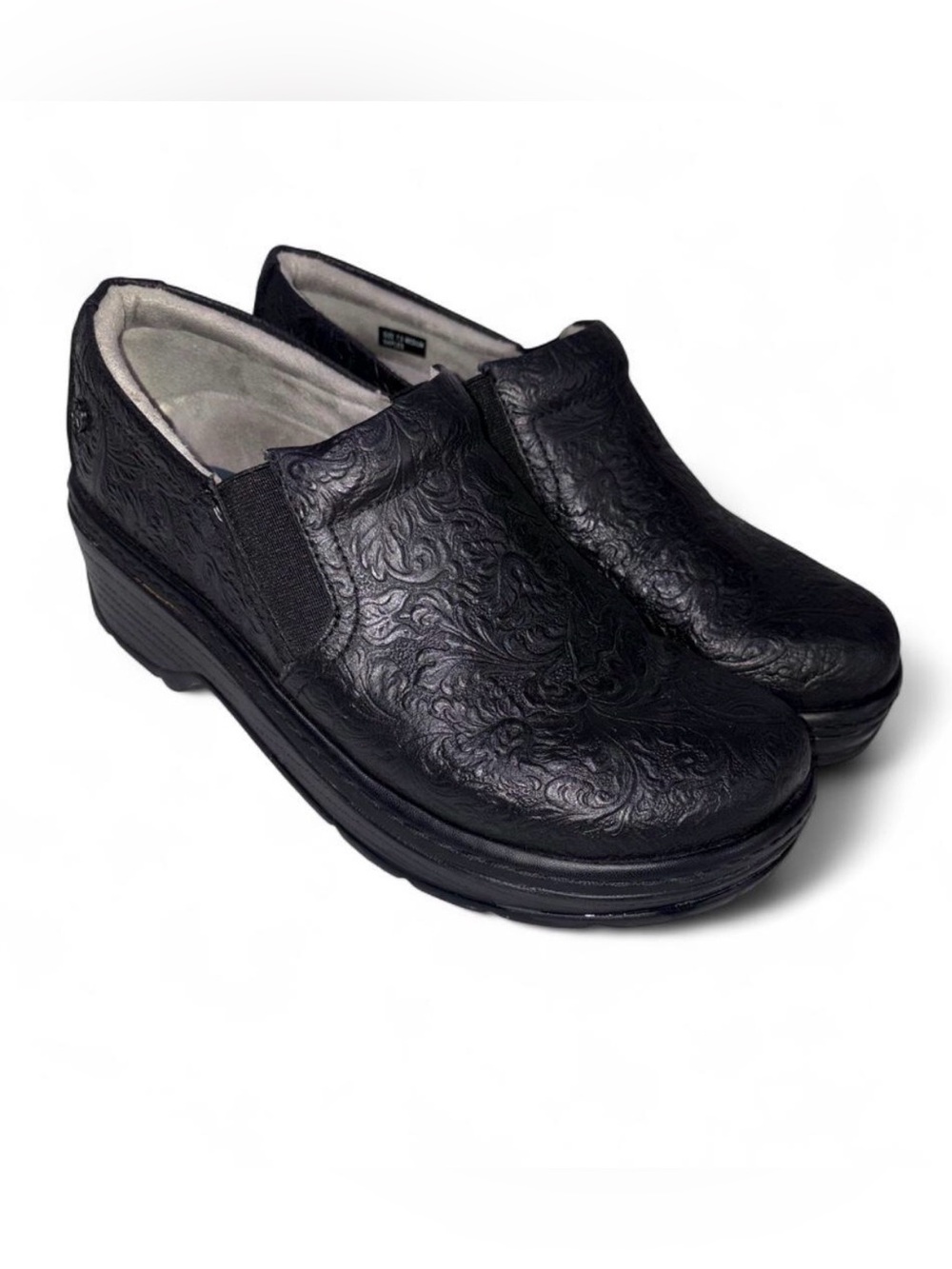 Klogs Footwear Women’s Black Slip-On Comfort Clogs size 7.5